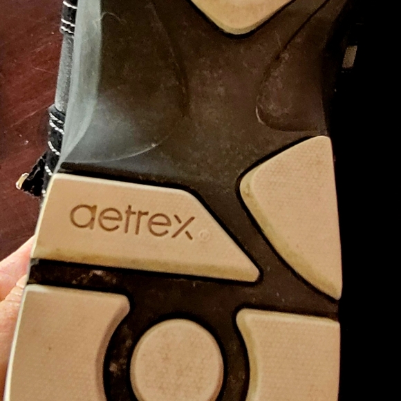 Aetrex Abbey velcro black shoe - Picture 4 of 6